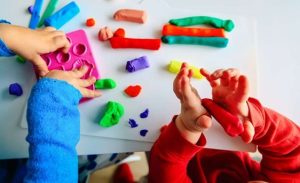 Sculpting paste with oil base