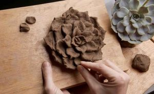 Sculpting paste with water base